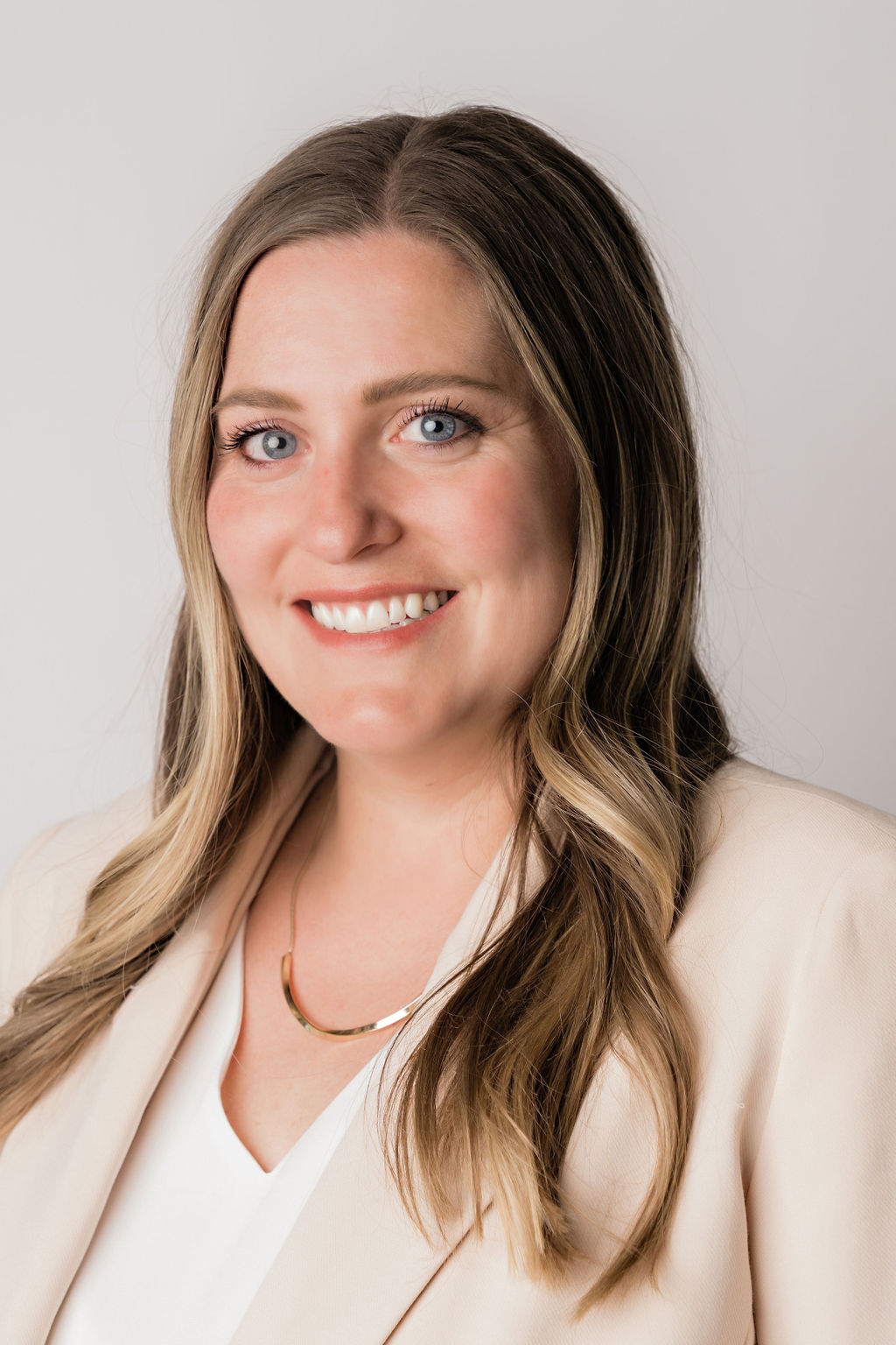 Ally Carter - Headshot