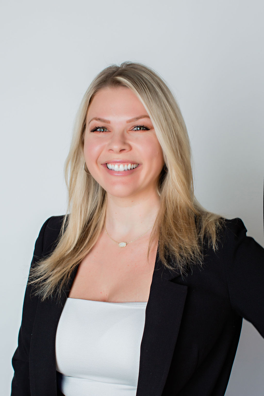 Ashleigh Hauer Headshot