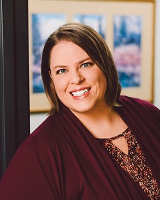 Stephanie Rossland Headshot